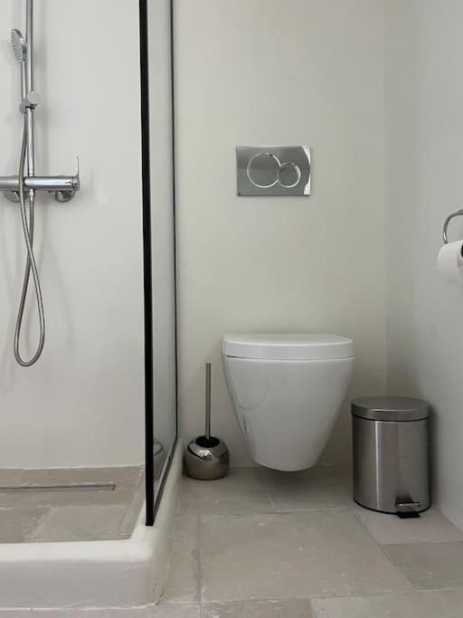 Cozy, Spacious, Newly Renovated Flat In Adamas Exterior photo